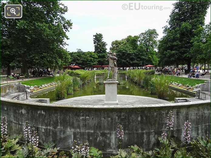 Exedre Nord, Jardin des Tuileries looking SE