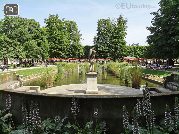 Exedre Sud pond and statues in Jardin des Tuileries looking SE