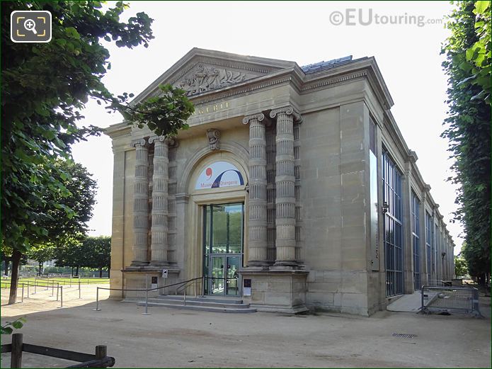 Musee de l'Orangerie in Jardin des Tuileries