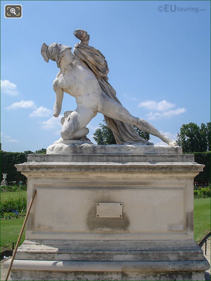 Demi-lune Carre de Fer Sud and Alexandre Combattant statue