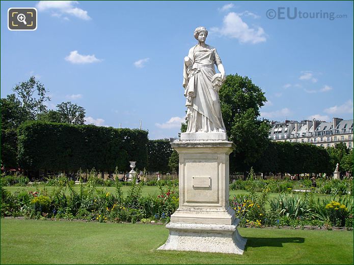 La Comedie Demi-lune Carre Nord area Jardin Tuileries NW