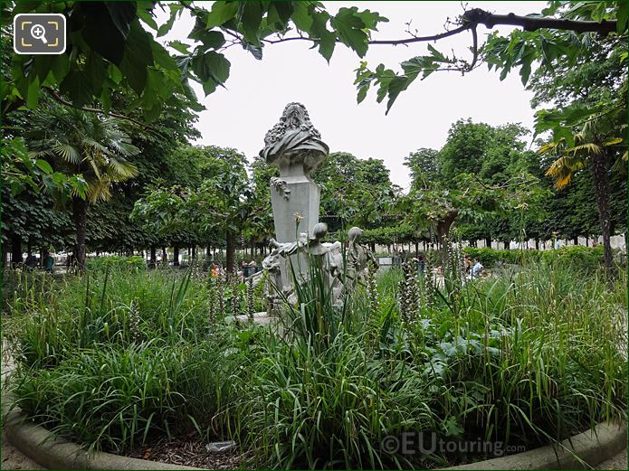 Grand Couvert monument, Jardin des Tuileries looking NW