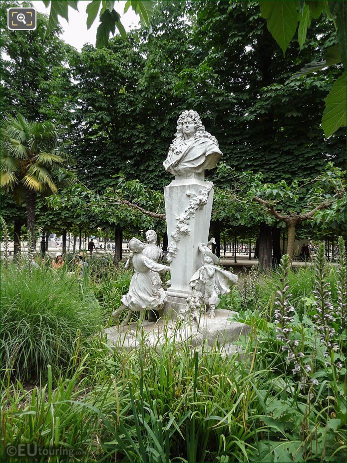 Grand Couvert in Jardin des Tuileries looking NE