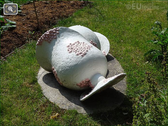 Polychrome bronze sculpture in Tuileries Vegetable Garden