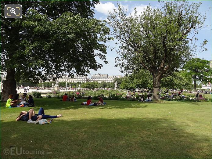 Petit Reserve Sud in Jardin des Tuileries looking NNE