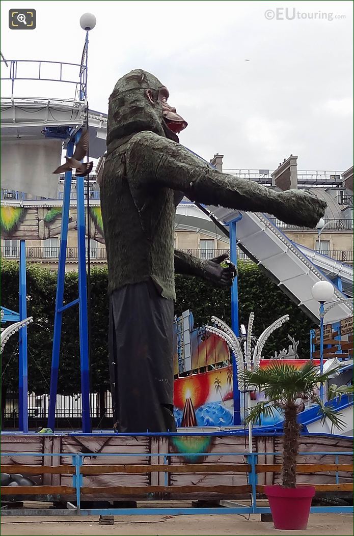 Water flume ride Fete des Tuileries