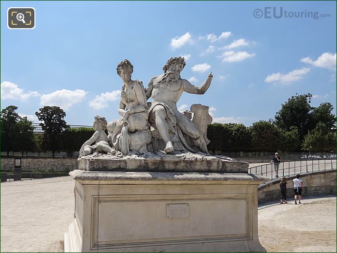 Fer A Cheval area Jardin Tuileries looking South