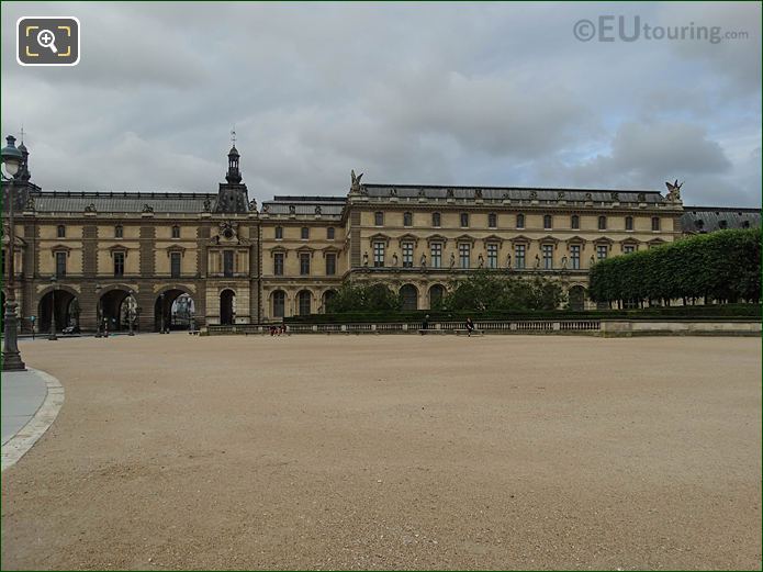 Gravel area Jardin du Carrousel looking South