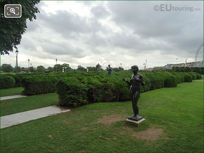 Jardin du Carrousel hedges looking North West