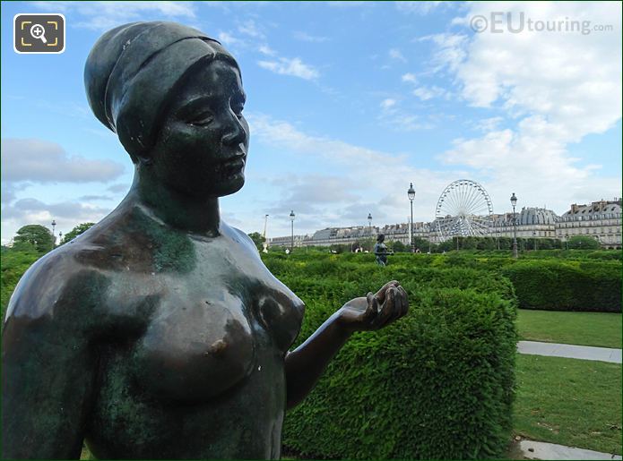 Maillol Statue, hedges Jardin des Tuileries looking N