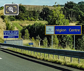 Larger image of French road sign for Paris