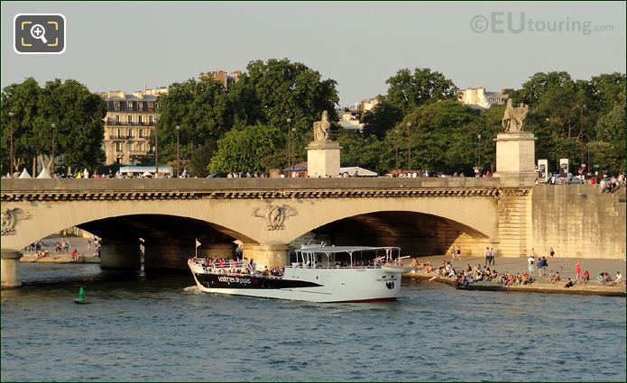 Vedettes de Paris sightseeing boat