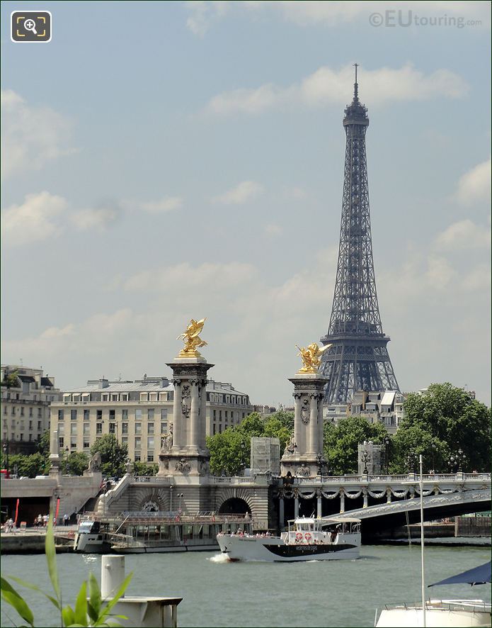 Vedettes de Paris boat called Paris Montparnasse