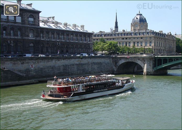 Vedettes de Paris open deck boat