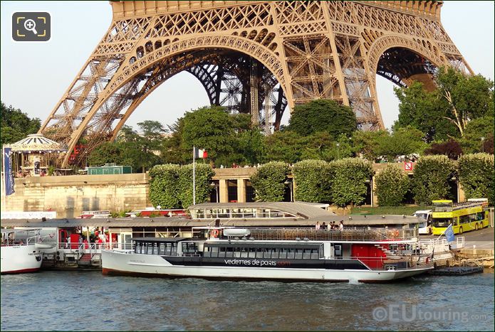 Pleasure cruise boat Vedettes de Paris
