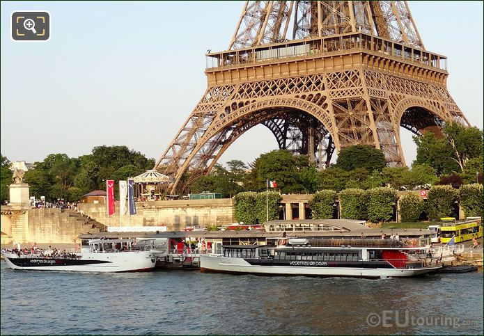 Boat docks for  Vedettes de Paris