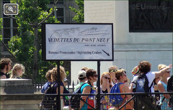 Tourists going to Vedettes du Pont Neuf dock