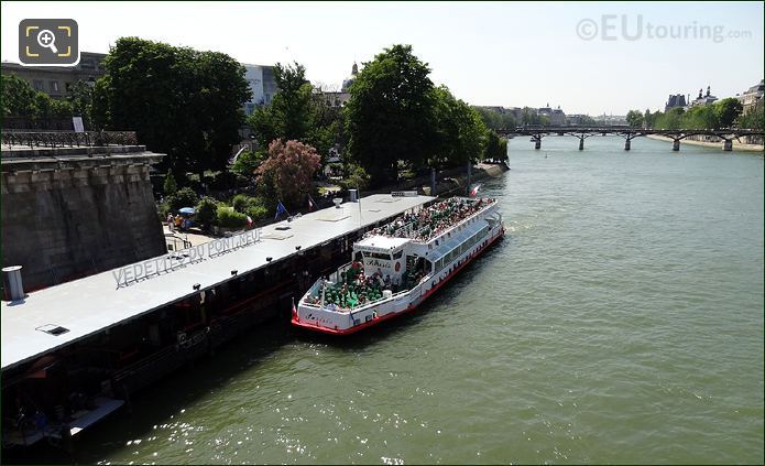 Vedettes du Pont Neuf boat Parisis docked