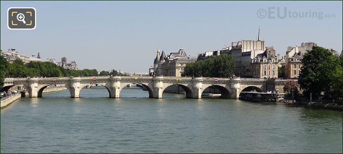 Vedettes du Pont Neuf next to the bridge