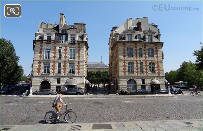 Velib bike on the Pont Neuf