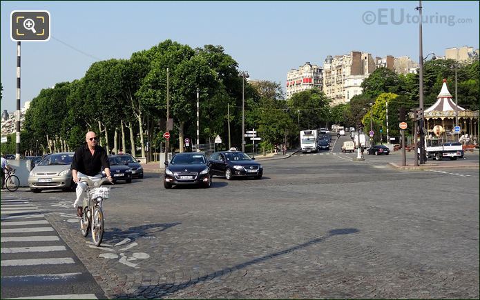 Velib bike at Pont d'Iena