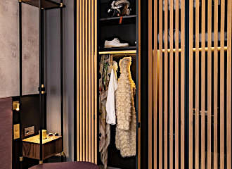 Victoria Palace Hotel bedroom wardrobes