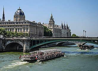 River Seine cruise boats