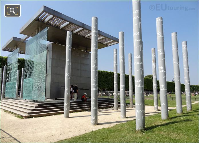 Le Mur Pour La Paix Champ de Mars