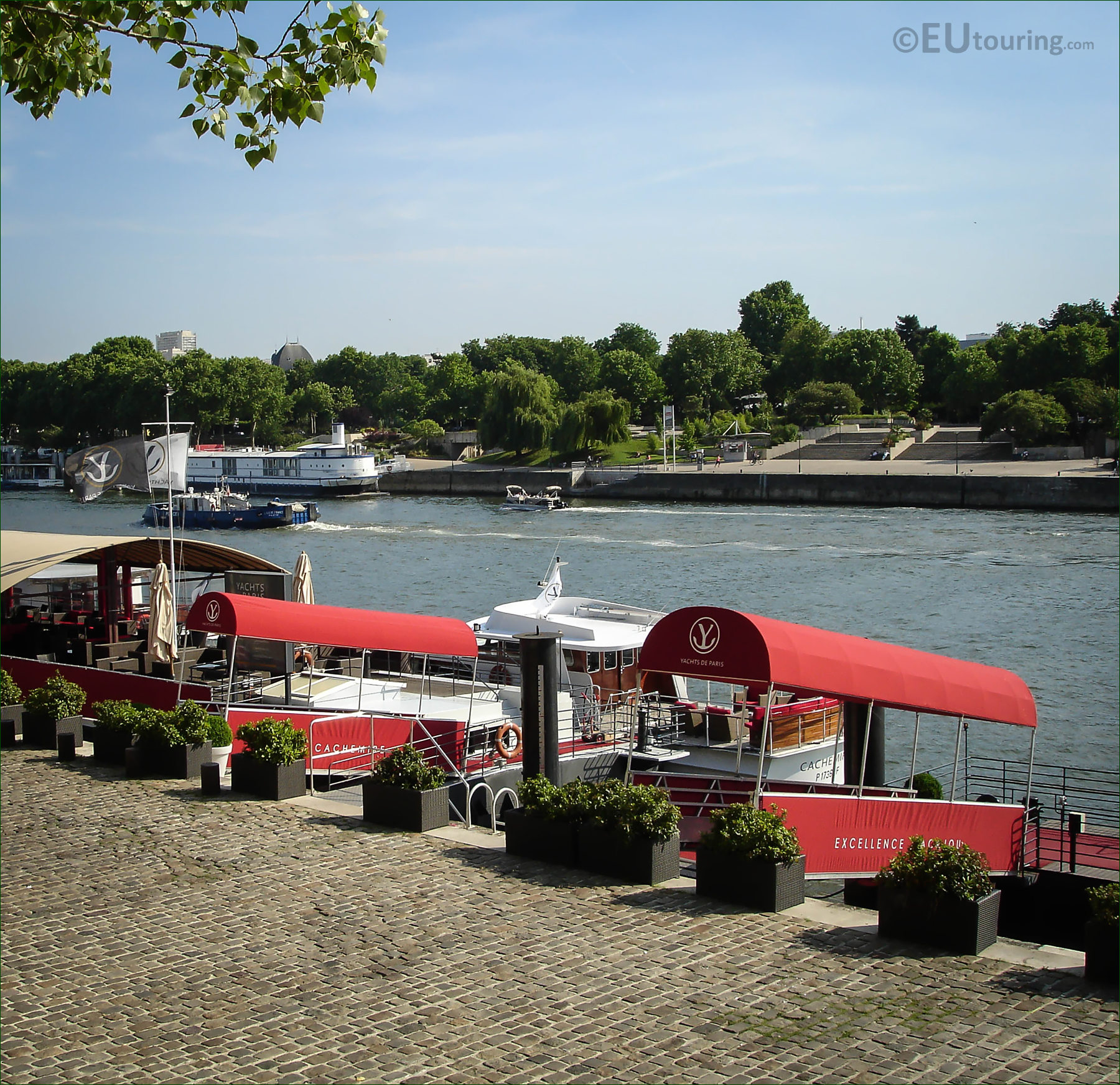 yacht de paris quai henri 4