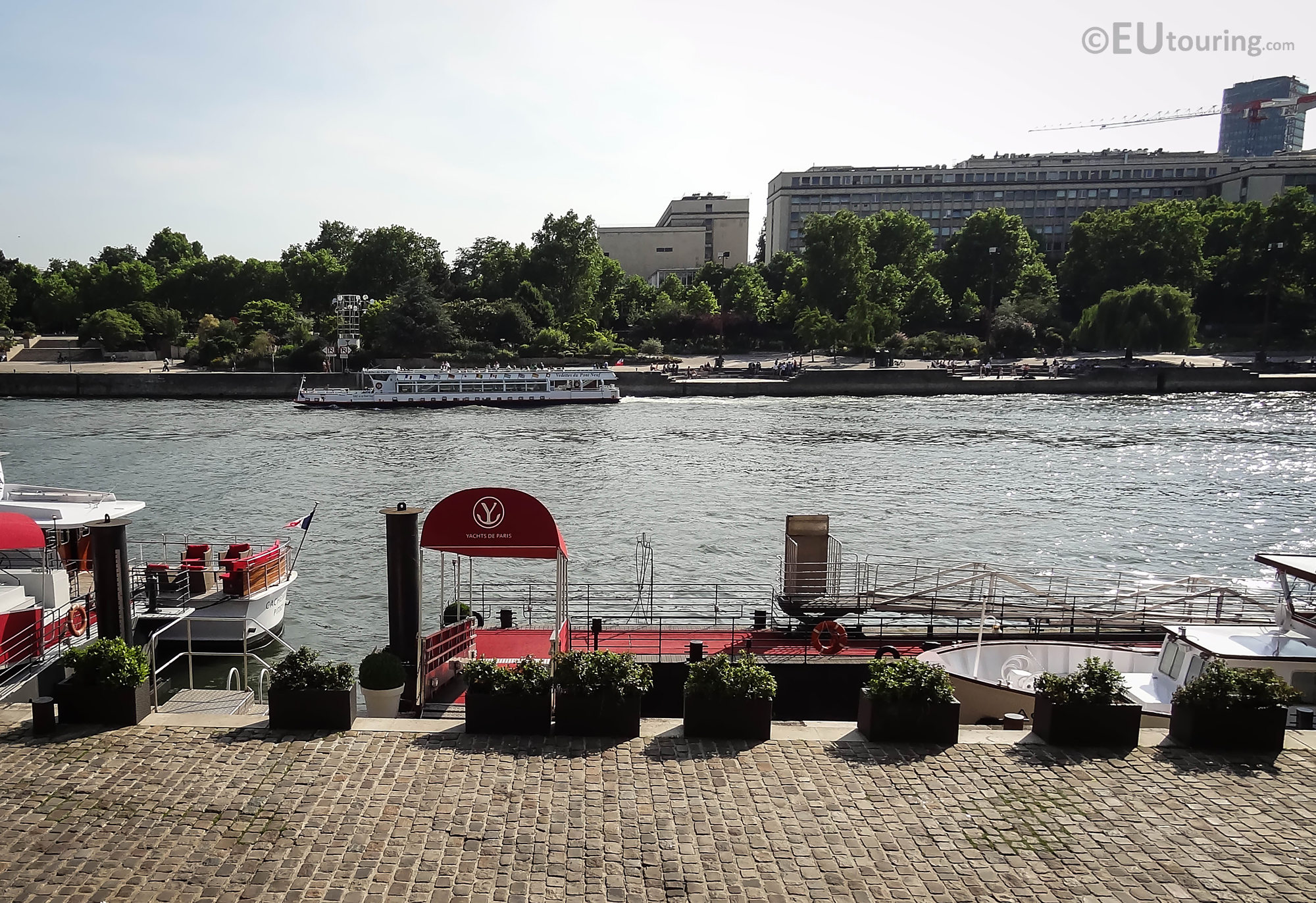 yacht de paris quai henri 4